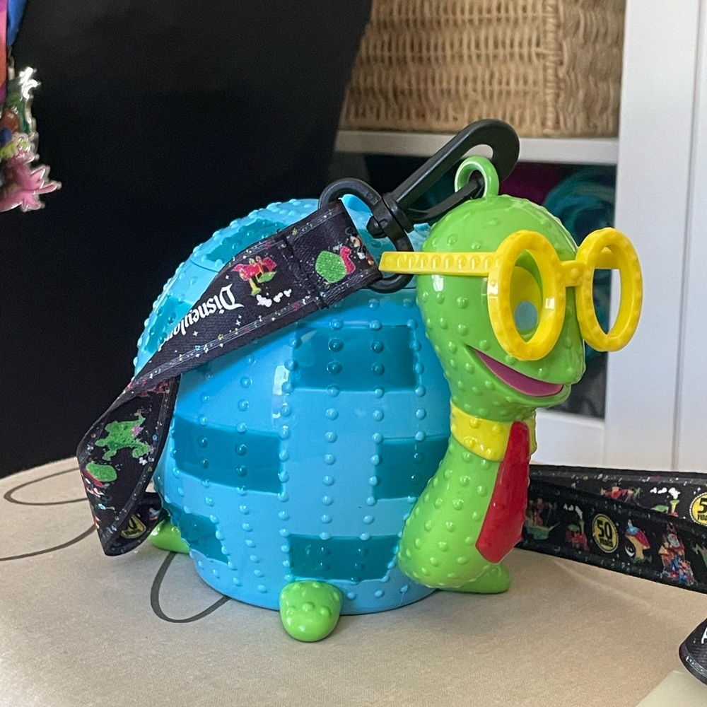 DISNEYLAND MAIN STREET ELECTRICAL PARADE 50TH ANNIVERSARY TURTLE SIPPER